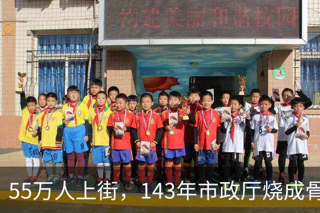 55万人上街，143年市政厅烧成骨架：马克龙的“体面”正在被拆穿